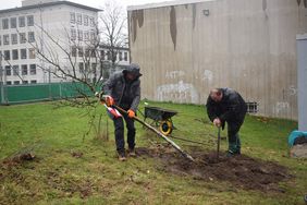 Team der Lebenshilfe Braunschweig auf dem Gelände der Ricarda-Huch-Schule
